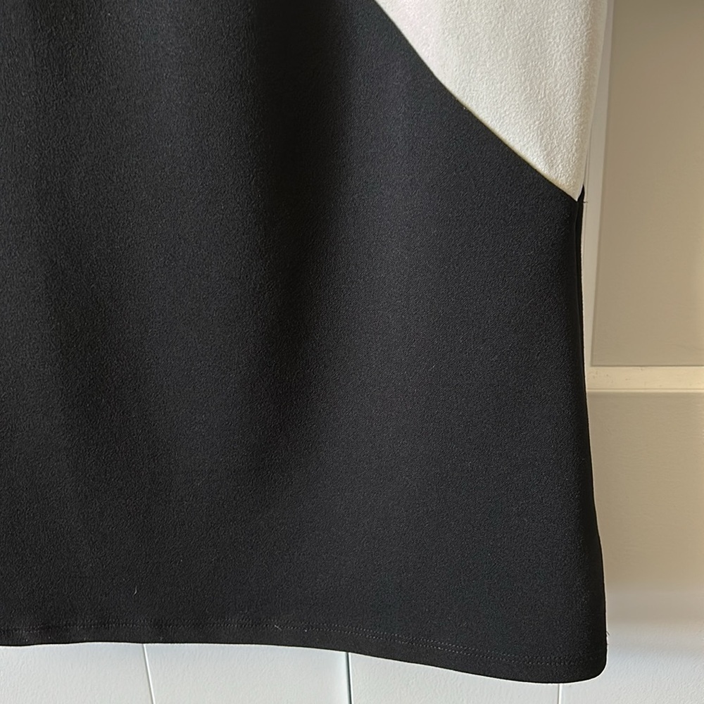 Calvin Klein Cut out Colorblock Top - Picture 6 of 10